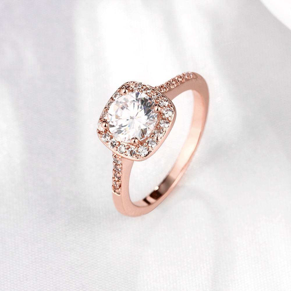 18K Gold-Plated Halo Ring Made with Swarovski Elements - Clearestshop